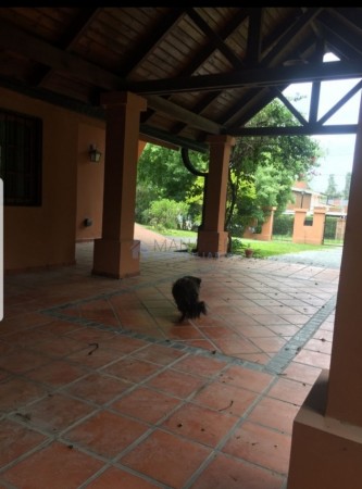Casa esquina yerba buena