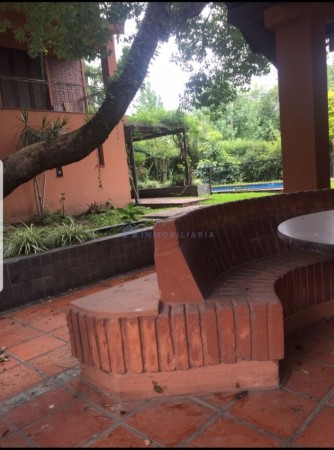 Casa esquina yerba buena