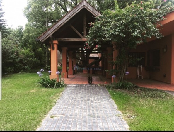 Casa esquina yerba buena
