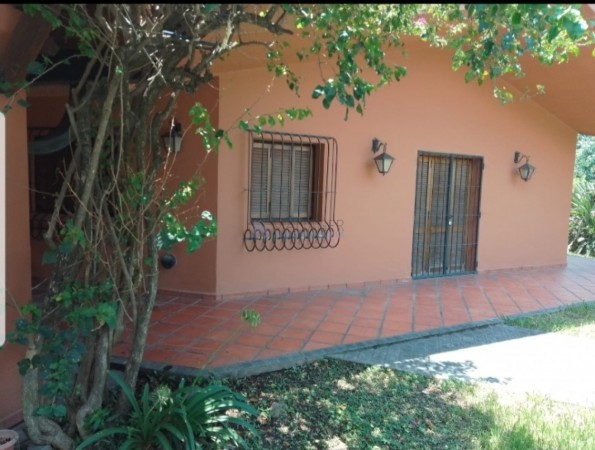 Casa esquina yerba buena