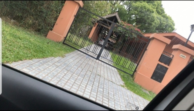 Casa esquina yerba buena