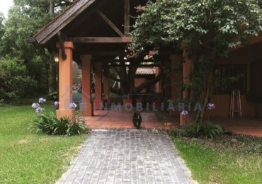 Casa esquina yerba buena